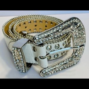 Mens white leather belt with silver rhinestones.